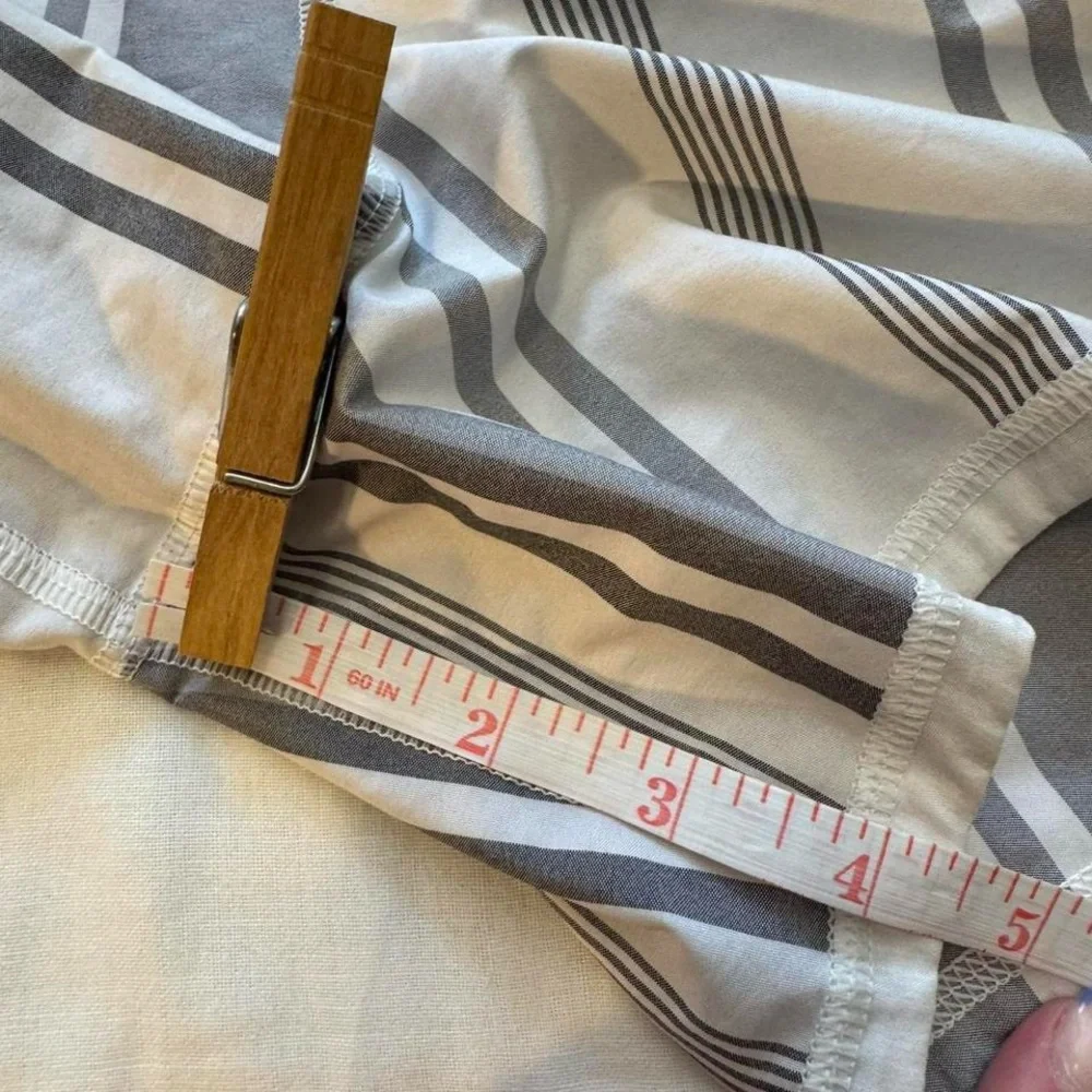 Lululemon Groovy Run Short - Stripe Nimbus Vertical / Black - est Size 4
